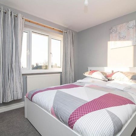 Spacious Two Bed House With Parking And Garden Dudley Exterior foto