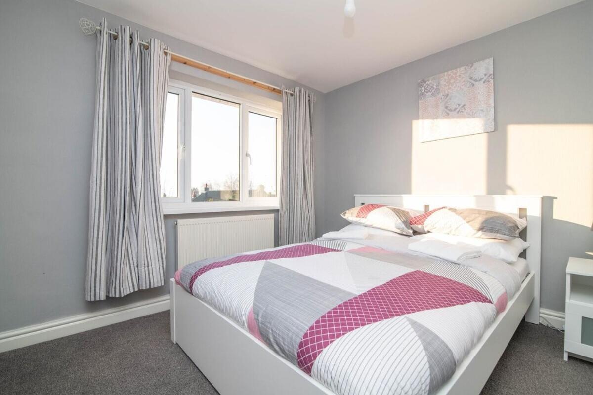 Spacious Two Bed House With Parking And Garden Dudley Exterior foto