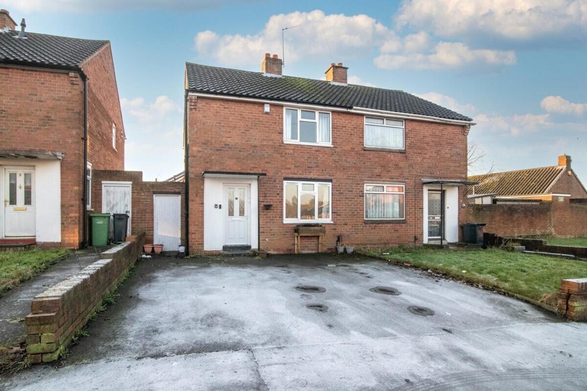 Spacious Two Bed House With Parking And Garden Dudley Exterior foto